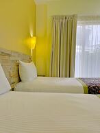 Seven Crown Express & Suites by Kavia