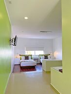 Seven Crown Express & Suites by Kavia