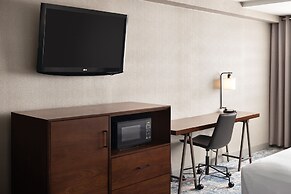 Four Points by Sheraton Edmonton South