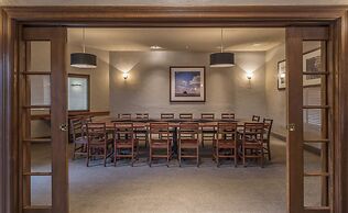 Four Points by Sheraton Edmonton South