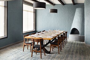 Four Points by Sheraton Edmonton South