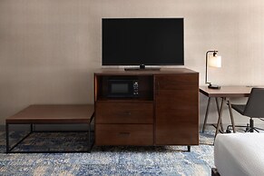 Four Points by Sheraton Edmonton South