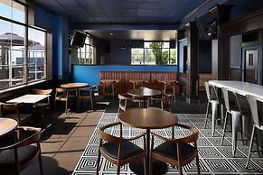 Four Points by Sheraton Edmonton South