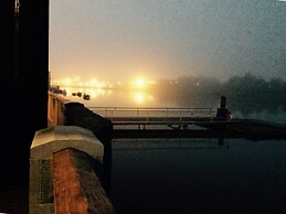 Waterford Marina Hotel