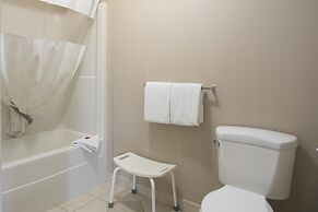 Ramada by Wyndham 100 Mile House