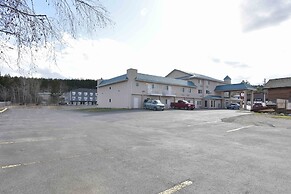 Ramada by Wyndham 100 Mile House