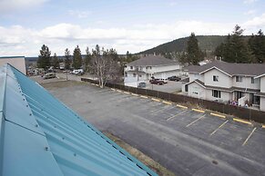 Ramada by Wyndham 100 Mile House