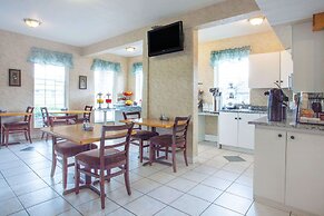 Ramada by Wyndham 100 Mile House