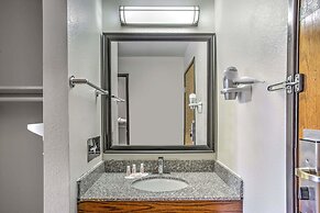 Days Inn by Wyndham Le Roy/Bloomington Southeast