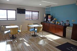 Days Inn by Wyndham Le Roy/Bloomington Southeast