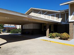 Super 8 by Wyndham Bentonville