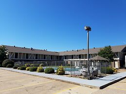 Super 8 by Wyndham Bentonville