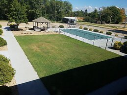 Super 8 by Wyndham Bentonville