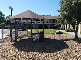 Super 8 by Wyndham Bentonville