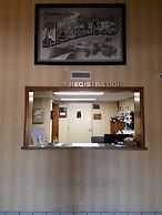 Super 8 by Wyndham Bentonville