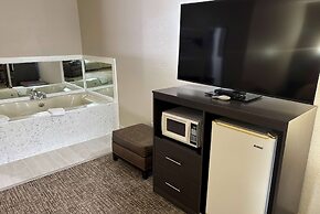 Super 8 by Wyndham Marshall