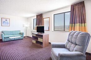 Super 8 by Wyndham Kingman