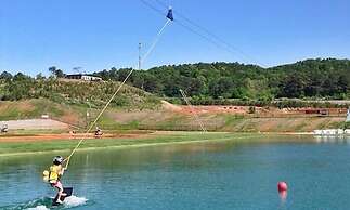 Econo Lodge Cartersville-Emerson Lake Point