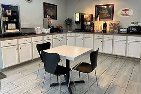 Super 8 by Wyndham Bloomington University Area