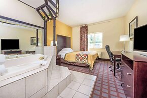 Super 8 by Wyndham Bloomington University Area