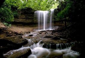 Super 8 by Wyndham Bloomington University Area