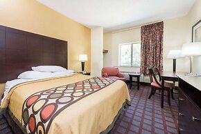 Super 8 by Wyndham Bloomington University Area