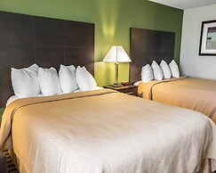 Quality Inn Chesterton near Indiana Dunes National Park I-94