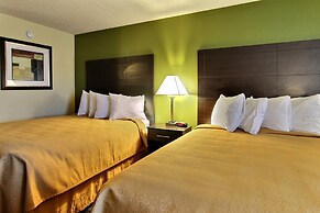 Quality Inn Chesterton near Indiana Dunes National Park I-94