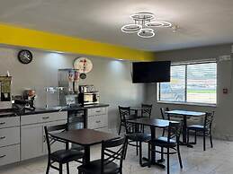 Super 8 by Wyndham Evansville East