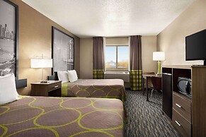 Super 8 by Wyndham Joliet I-55 N/Chicago