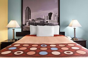 Super 8 by Wyndham Dyersville near Field of Dreams