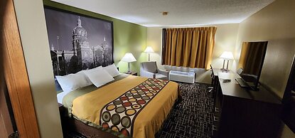 Super 8 by Wyndham Dyersville near Field of Dreams