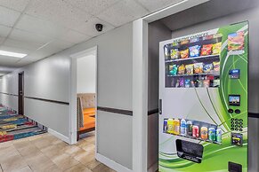 Days Inn by Wyndham Savannah Gateway I-95