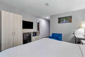 Days Inn by Wyndham Savannah Gateway I-95