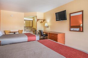 Rodeway Inn & Suites