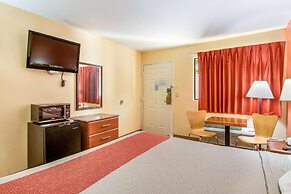 Rodeway Inn & Suites