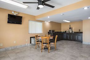 Rodeway Inn & Suites