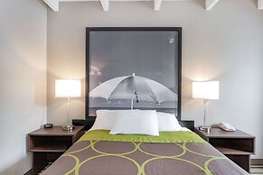 Super 8 by Wyndham Melbourne