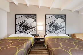 Super 8 by Wyndham Melbourne