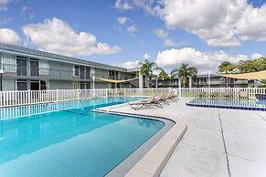 Super 8 by Wyndham Ocala I-75