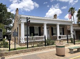 University Inn & Suites