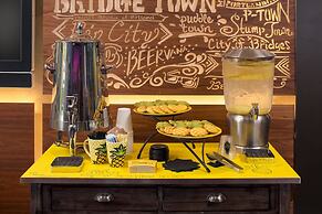 Staypineapple, Hotel Rose, Downtown Portland