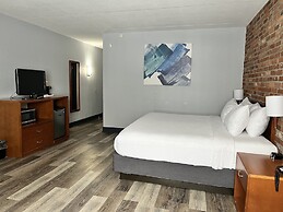 Travelodge by Wyndham Downtown Barrie