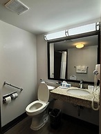 Travelodge by Wyndham Barrie