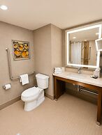 DoubleTree by Hilton Toronto Airport