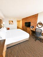 DoubleTree by Hilton Toronto Airport