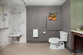 DoubleTree by Hilton Toronto Airport