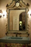 Graycliff Hotel And Restaurant