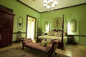 Graycliff Hotel And Restaurant