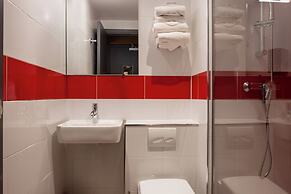 Hotel Kyriad Paris 10 Canal Saint Martin